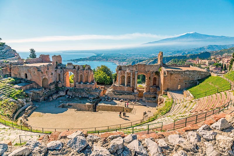 Teatro Antico Taormina sfondo Etna